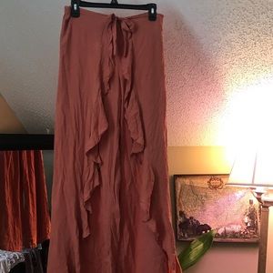 Tied flowy pants with slit